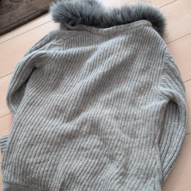 ファー付きケーブルニットカーディガン(グレー) < 女性ファッション ファー付きケーブルニットカーディガン(グレー) < 女性ファッションの