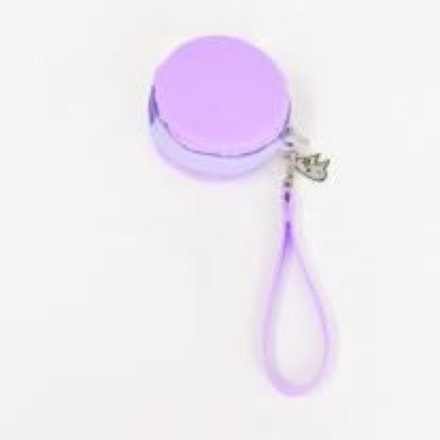 MINTNeko・ネコチャーム付マカロン型ポーチ*ラベンダー < ブランド MINTNeko・ネコチャーム付マカロン型ポーチ*ラベンダー < ブランドの