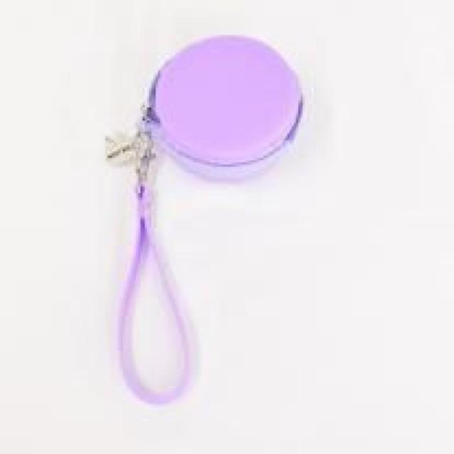 MINTNeko・ネコチャーム付マカロン型ポーチ*ラベンダー < ブランド MINTNeko・ネコチャーム付マカロン型ポーチ*ラベンダー < ブランドの