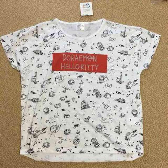ハローキティ×ドラえもん・宇宙柄ドルマン袖カットソー白M < 女性ファッション  ハローキティ×ドラえもん・宇宙柄ドルマン袖カットソー白M  < 女性ファッションの