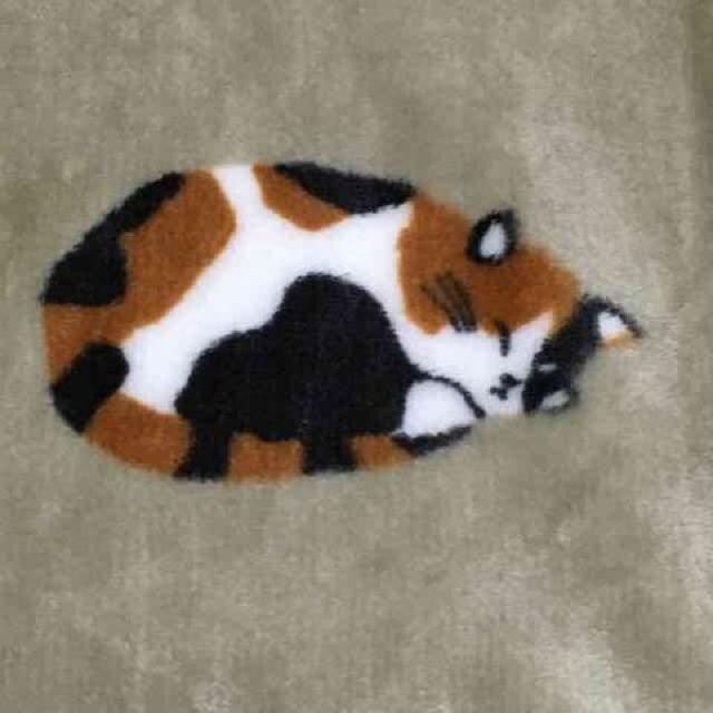 三毛猫のみやけさん・キャラクター柄ブランケット。グレージュ < インテリア/ライフ 三毛猫のみやけさん・キャラクター柄ブランケット。グレージュ < インテリア/ライフの