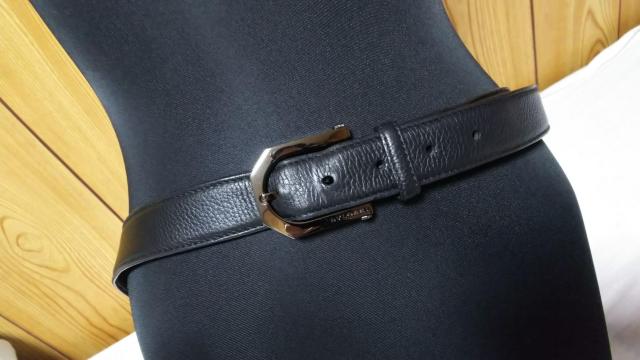 正規良 レア ブルガリ ロゴ オクト スクエアバックル レザーベルト黒 調節可 シャイニールテニウム クラシック ビジネス スーツ < ブランド  正規良 レア ブルガリ ロゴ オクト スクエアバックル レザーベルト黒 調節可 シャイニールテニウム クラシック ビジネス スーツ < ブランドの
