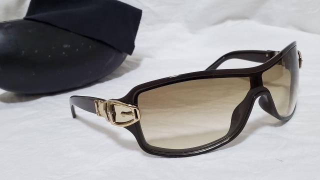 正規レア グッチ ロゴ メタルベルトバックル装飾 シールドサングラス 黒系茶 グラマラスアイウェア ラグジュアリースポーツ 付属有 < ブランド  正規レア グッチ ロゴ メタルベルトバックル装飾 シールドサングラス 黒系茶 グラマラスアイウェア ラグジュアリースポーツ 付属有 < ブランドの