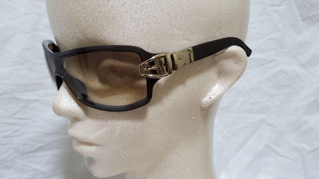 正規レア グッチ ロゴ メタルベルトバックル装飾 シールドサングラス 黒系茶 グラマラスアイウェア ラグジュアリースポーツ 付属有 < ブランド  正規レア グッチ ロゴ メタルベルトバックル装飾 シールドサングラス 黒系茶 グラマラスアイウェア ラグジュアリースポーツ 付属有 < ブランドの