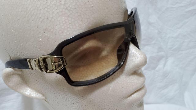 正規レア グッチ ロゴ メタルベルトバックル装飾 シールドサングラス 黒系茶 グラマラスアイウェア ラグジュアリースポーツ 付属有 < ブランド  正規レア グッチ ロゴ メタルベルトバックル装飾 シールドサングラス 黒系茶 グラマラスアイウェア ラグジュアリースポーツ 付属有 < ブランドの