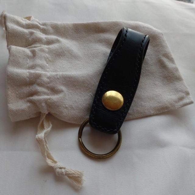 牛革ブラックレザーキーホルダー < 男性ファッション 牛革ブラックレザーキーホルダー < 男性ファッションの