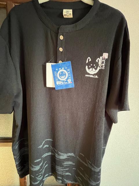 3Lサイズ!高貴紳士的!商標登録!黒柴印 和んこ堂!サラッと楊柳素材!ストレッチ!ブラック系色合い!ヘンリーネック!半袖シャツ! < 男性ファッション  3Lサイズ!高貴紳士的!商標登録!黒柴印 和んこ堂!サラッと楊柳素材!ストレッチ!ブラック系色合い!ヘンリーネック!半袖シャツ!  < 男性ファッションの