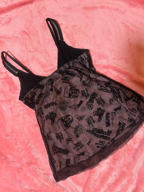 d.i.a. ジッパー チェーンチャーム付き 網レース スカルプリントピンクシフォンキャミ 新品未使用 < ブランド  d.i.a. ジッパー チェーンチャーム付き 網レース スカルプリントピンクシフォンキャミ 新品未使用 < ブランドの