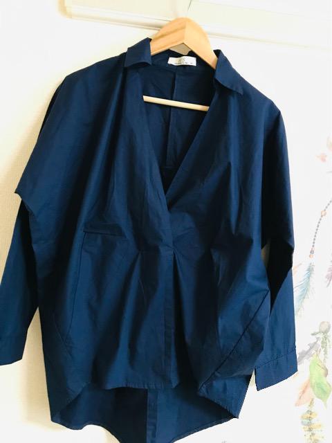 新品薄手.長袖ゆったり着られる合わせ後ろボタン付きチュニック < 女性ファッション  新品薄手.長袖ゆったり着られる合わせ後ろボタン付きチュニック  < 女性ファッションの