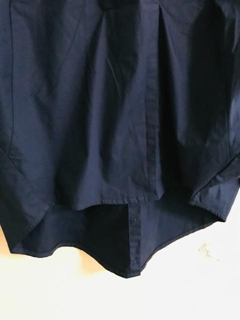 新品薄手.長袖ゆったり着られる合わせ後ろボタン付きチュニック < 女性ファッション  新品薄手.長袖ゆったり着られる合わせ後ろボタン付きチュニック < 女性ファッションの