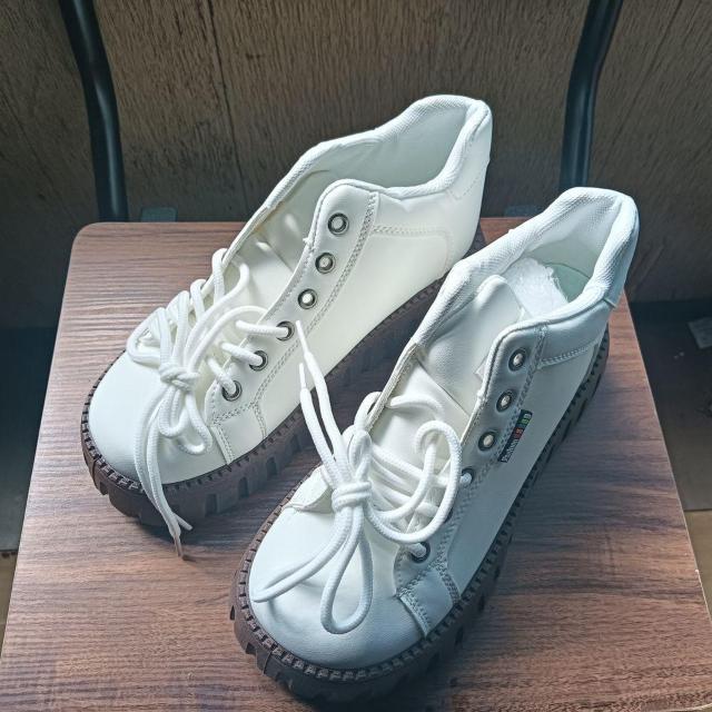 新品 23.5cm レディース スニーカー ホワイト シューズ 靴 カジュアル < 女性ファッション  新品 23.5cm レディース スニーカー ホワイト シューズ 靴 カジュアル  < 女性ファッションの