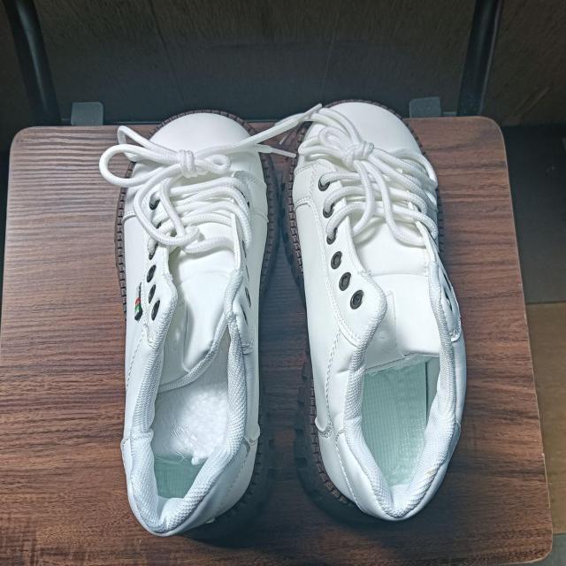 新品 23.5cm レディース スニーカー ホワイト シューズ 靴 カジュアル < 女性ファッション  新品 23.5cm レディース スニーカー ホワイト シューズ 靴 カジュアル < 女性ファッションの