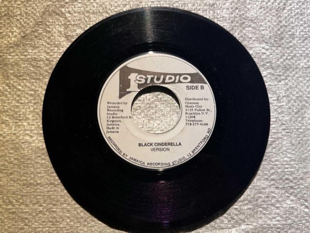 Errol Dunkley / Black Cinderella STUDIO ONE 7�C���` ���R�[�h  �� CD/DVD/�r�f�I�� 
