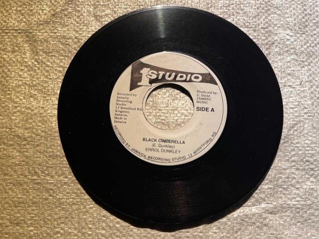 Errol Dunkley / Black Cinderella STUDIO ONE 7�C���` ���R�[�h �� CD/DVD/�r�f�I�� 