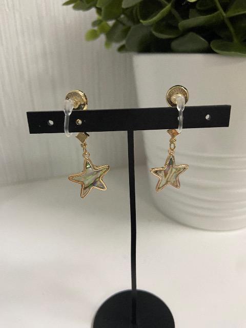 最終値下げ ハンドメイド スターのチャームの樹脂のノンホールピアス < 女性ファッション  最終値下げ ハンドメイド スターのチャームの樹脂のノンホールピアス < 女性ファッションの