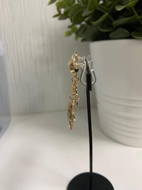 最終値下げ ハンドメイド スターのチャームの樹脂のノンホールピアス < 女性ファッション  最終値下げ ハンドメイド スターのチャームの樹脂のノンホールピアス < 女性ファッションの