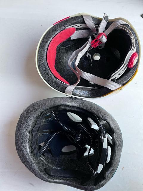 キッズ 自転車 ヘルメット 2個セット ベビー 男の子 女の子 中古 傷 汚れ あり 水色 白 星 ホワイト 青 ブル おしゃれ < レジャー/スポーツ  キッズ 自転車 ヘルメット 2個セット ベビー 男の子 女の子 中古 傷 汚れ あり 水色 白 星 ホワイト 青 ブル おしゃれ < レジャー/スポーツの