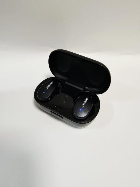 BOSE QUIETCOMFORT EARBUDS ���C�����X�C���z�� �� �� �Ɠd/AV�� 