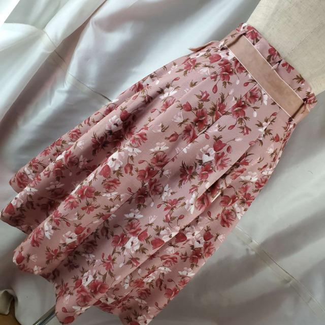 込み★ダズリン★激可愛い!花柄★ひざ丈フリルスカート★S★ < ブランド  込み★ダズリン★激可愛い!花柄★ひざ丈フリルスカート★S★ < ブランドの