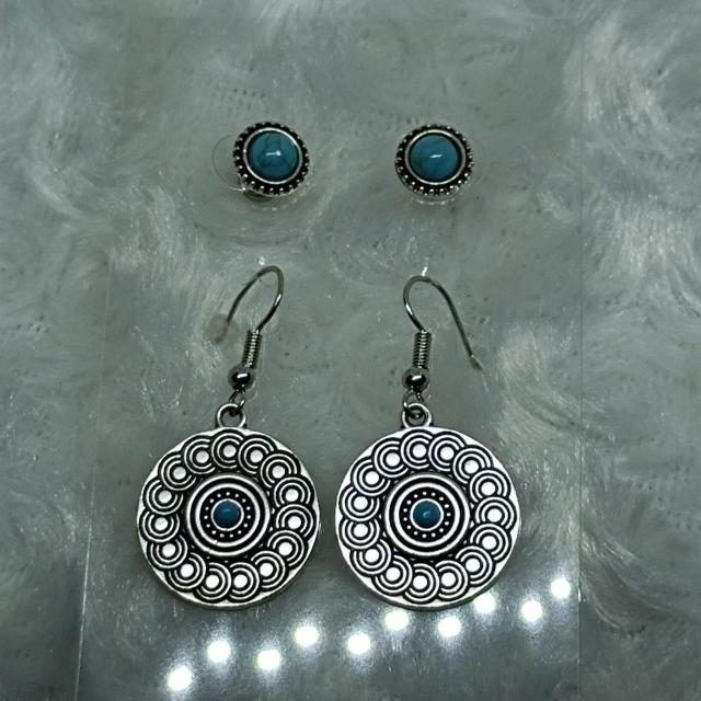 新品★サークル型ターコイズ飾り付ピアス2ペアセット < 女性アクセサリー/時計  新品★サークル型ターコイズ飾り付ピアス2ペアセット  < 女性アクセサリー/時計の