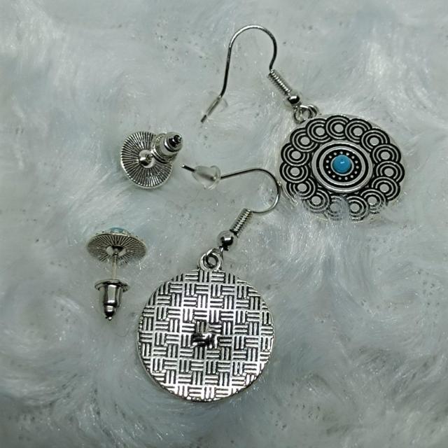 新品★サークル型ターコイズ飾り付ピアス2ペアセット < 女性アクセサリー/時計  新品★サークル型ターコイズ飾り付ピアス2ペアセット < 女性アクセサリー/時計の