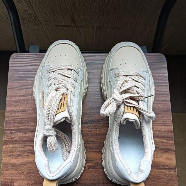 新品 25cm レディース スニーカー グレージュ シューズ 靴 厚底 < 女性ファッション  新品 25cm レディース スニーカー グレージュ シューズ 靴 厚底 < 女性ファッションの