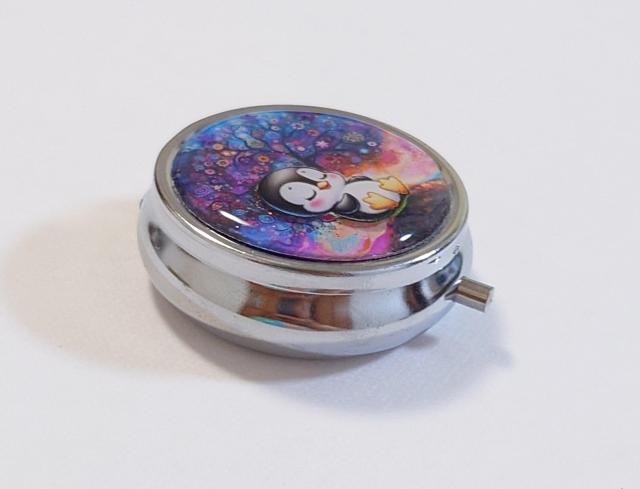 ペンギンちゃんかわいい小物入れ☆薬入れ  ペンギン   ペンギングッズ   ペンギンアクセサリー  薬ケース  アクセサリーケース < インテリア/ライフ  ペンギンちゃんかわいい小物入れ☆薬入れ  ペンギン   ペンギングッズ   ペンギンアクセサリー  薬ケース  アクセサリーケース < インテリア/ライフの