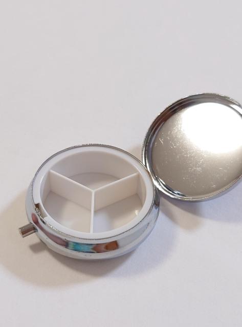 ペンギンちゃんかわいい小物入れ☆薬入れ  ペンギン   ペンギングッズ   ペンギンアクセサリー  薬ケース  アクセサリーケース < インテリア/ライフ  ペンギンちゃんかわいい小物入れ☆薬入れ  ペンギン   ペンギングッズ   ペンギンアクセサリー  薬ケース  アクセサリーケース < インテリア/ライフの