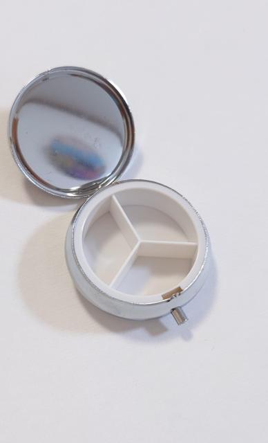 ペンギンちゃんかわいい小物入れ☆薬入れ  ペンギン   ペンギングッズ   ペンギンアクセサリー  薬ケース  アクセサリーケース < インテリア/ライフ  ペンギンちゃんかわいい小物入れ☆薬入れ  ペンギン   ペンギングッズ   ペンギンアクセサリー  薬ケース  アクセサリーケース < インテリア/ライフの