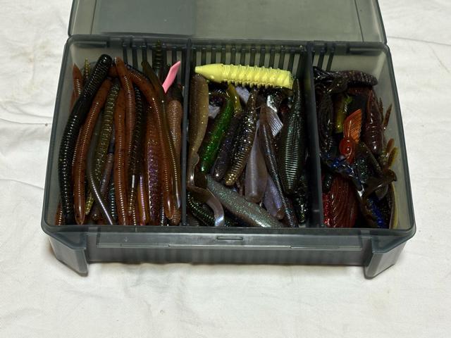 釣り用ソフトルアーとその他まとめてケース付きのセット 4134-04-1 < レジャー/スポーツ 釣り用ソフトルアーとその他まとめてケース付きのセット 4134-04-1 < レジャー/スポーツの