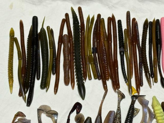 釣り用ソフトルアーとその他まとめてケース付きのセット 4134-04-1 < レジャー/スポーツ 釣り用ソフトルアーとその他まとめてケース付きのセット 4134-04-1 < レジャー/スポーツの