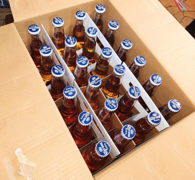 コロナビール★24本★空瓶★王冠付き★新パッケージ★素材★工作用★自家製ビール★ガラス素材★DIY★インテリア★オブジェ★送料無料 < ペット/手芸/園芸 コロナビール★24本★空瓶★王冠付き★新パッケージ★素材★工作用★自家製ビール★ガラス素材★DIY★インテリア★オブジェ★送料無料 < ペット/手芸/園芸の