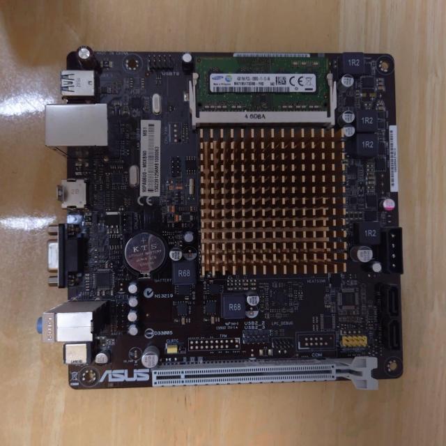 ASUS 90PA06U0-M0XBN0 マザーボード メモリ付 Mini-ITX規格 < PC本体/周辺機器 ASUS 90PA06U0-M0XBN0 マザーボード メモリ付 Mini-ITX規格 < PC本体/周辺機器の