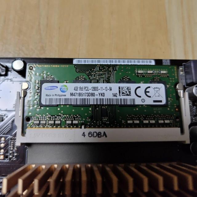 ASUS 90PA06U0-M0XBN0 マザーボード メモリ付 Mini-ITX規格 < PC本体/周辺機器 ASUS 90PA06U0-M0XBN0 マザーボード メモリ付 Mini-ITX規格 < PC本体/周辺機器の