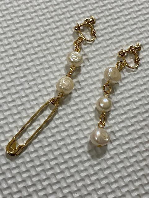 淡水パールの個性派アシンメトリーイヤリング < 女性アクセサリー/時計  淡水パールの個性派アシンメトリーイヤリング  < 女性アクセサリー/時計の