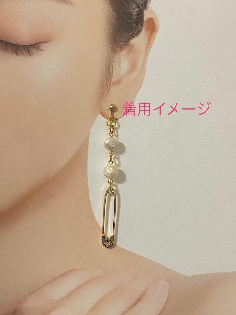 淡水パールの個性派アシンメトリーイヤリング < 女性アクセサリー/時計  淡水パールの個性派アシンメトリーイヤリング < 女性アクセサリー/時計の