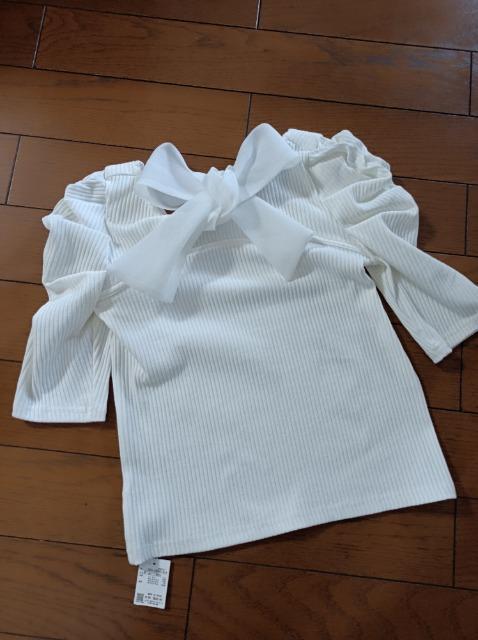 INGNI★定価3200円★新品タグ付きバックリボン付きトップス★可愛いステキ★イング★ < 女性ファッション  INGNI★定価3200円★新品タグ付きバックリボン付きトップス★可愛いステキ★イング★ < 女性ファッションの