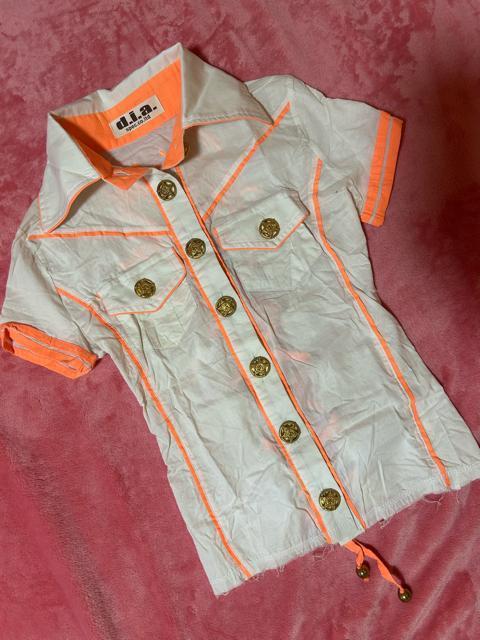 d.i.a. オフホワイト×オレンジ  ゴールドボタン オレンジライン  バックレースアップ 露出 デザインシャツ 新品未使用 < ブランド  d.i.a. オフホワイト×オレンジ  ゴールドボタン オレンジライン  バックレースアップ 露出 デザインシャツ 新品未使用  < ブランドの
