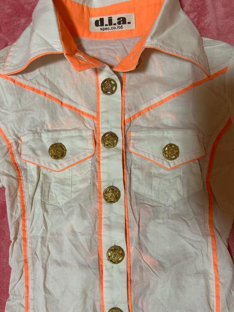 d.i.a. オフホワイト×オレンジ  ゴールドボタン オレンジライン  バックレースアップ 露出 デザインシャツ 新品未使用 < ブランド  d.i.a. オフホワイト×オレンジ  ゴールドボタン オレンジライン  バックレースアップ 露出 デザインシャツ 新品未使用 < ブランドの
