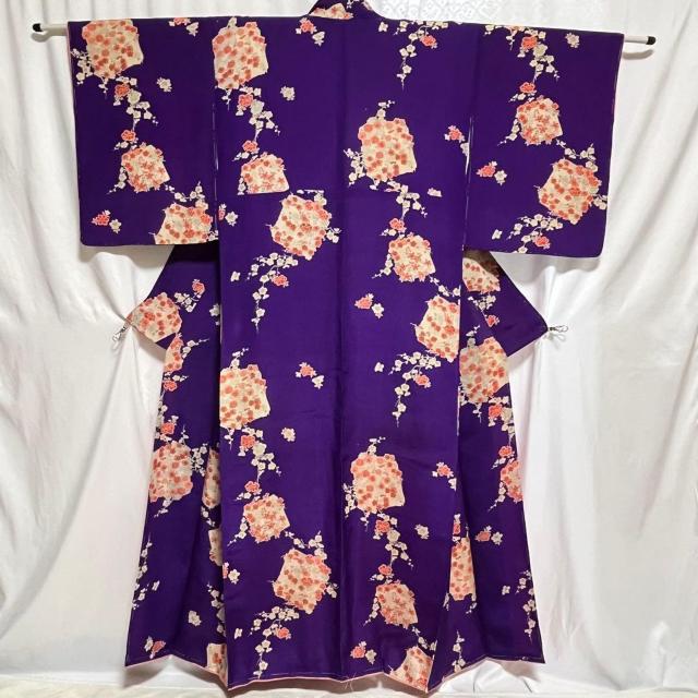 送料込 銘仙 アンティーク 着物 小紋 袷 紫 青 花柄 正絹 < 女性ファッション 送料込 銘仙 アンティーク 着物 小紋 袷 紫 青 花柄 正絹 < 女性ファッションの
