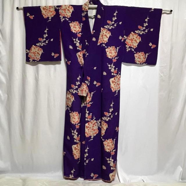 送料込 銘仙 アンティーク 着物 小紋 袷 紫 青 花柄 正絹 < 女性ファッション 送料込 銘仙 アンティーク 着物 小紋 袷 紫 青 花柄 正絹 < 女性ファッションの