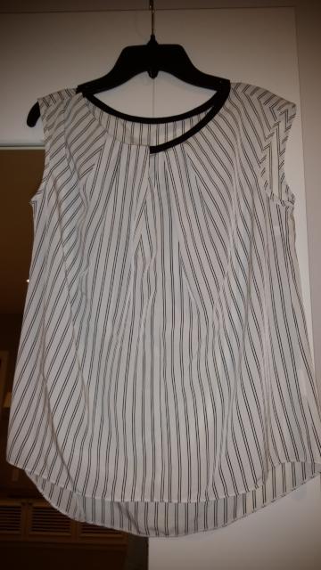 白黒ストライプ ブラウス トップス ノースリーブ Mサイズ < 女性ファッション  白黒ストライプ ブラウス トップス ノースリーブ Mサイズ < 女性ファッションの