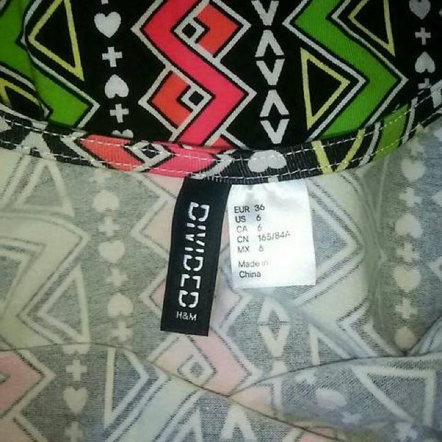 H&M★新品★幾何学柄ストレッチミニワンピ < ブランド  H&M★新品★幾何学柄ストレッチミニワンピ < ブランドの