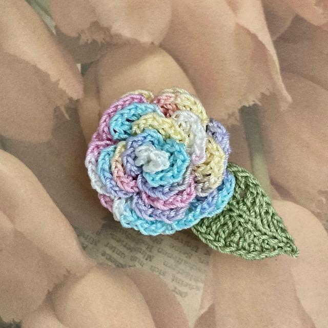 ハンドメイド♪レース編み 花びらいっぱいお花モチーフのブローチ < 女性ファッション  ハンドメイド♪レース編み 花びらいっぱいお花モチーフのブローチ  < 女性ファッションの