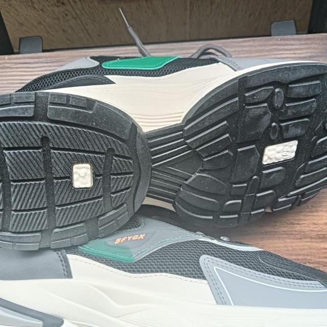 新品 27.5cm 27cm メンズ スニーカー ブラック 靴 44 カジュアル < 男性ファッション  新品 27.5cm 27cm メンズ スニーカー ブラック 靴 44 カジュアル < 男性ファッションの