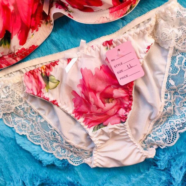 フラワー柄透けシフォンがエロ可愛ッ。。。H80×LL。。ブラジャー&ショーツセット。大きいサイズグラマーお花柄希少サイズ。。。 < 女性ファッション  フラワー柄透けシフォンがエロ可愛ッ。。。H80×LL。。ブラジャー&ショーツセット。大きいサイズグラマーお花柄希少サイズ。。。 < 女性ファッションの