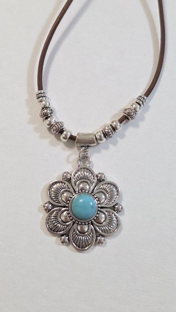 ターコイズフラワー調ネックレス★新品 ターコイズネックレス インディアンアクセサリー ボヘミアンアクセサリー ターコイズ < 女性アクセサリー/時計 ターコイズフラワー調ネックレス★新品 ターコイズネックレス インディアンアクセサリー ボヘミアンアクセサリー ターコイズ < 女性アクセサリー/時計の