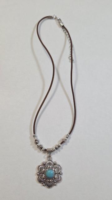 ターコイズフラワー調ネックレス★新品 ターコイズネックレス インディアンアクセサリー ボヘミアンアクセサリー ターコイズ < 女性アクセサリー/時計 ターコイズフラワー調ネックレス★新品 ターコイズネックレス インディアンアクセサリー ボヘミアンアクセサリー ターコイズ < 女性アクセサリー/時計の