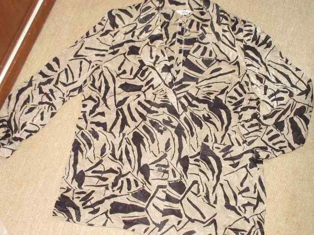 ローズ幾何学模様ボレロ*長袖ジャケット*薔薇刺繍*レディース < 女性ファッション  ローズ幾何学模様ボレロ*長袖ジャケット*薔薇刺繍*レディース  < 女性ファッションの