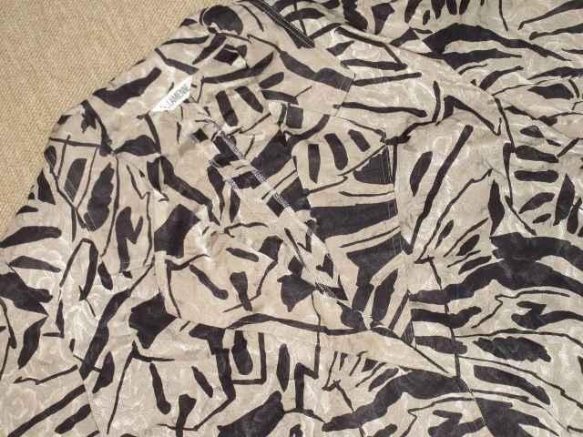 ローズ幾何学模様ボレロ*長袖ジャケット*薔薇刺繍*レディース < 女性ファッション  ローズ幾何学模様ボレロ*長袖ジャケット*薔薇刺繍*レディース < 女性ファッションの